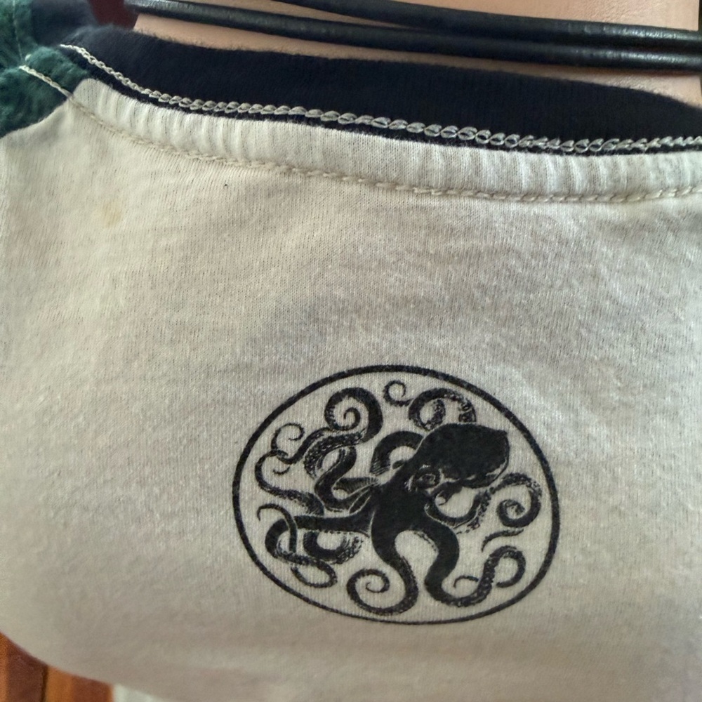 Secret Artist Graphic Tshirt - Picture 3 of 4